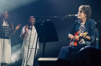 Фестиваль Rockaway Beach 2025: Spiritualized осветил ежегодное событие альтернативного рока